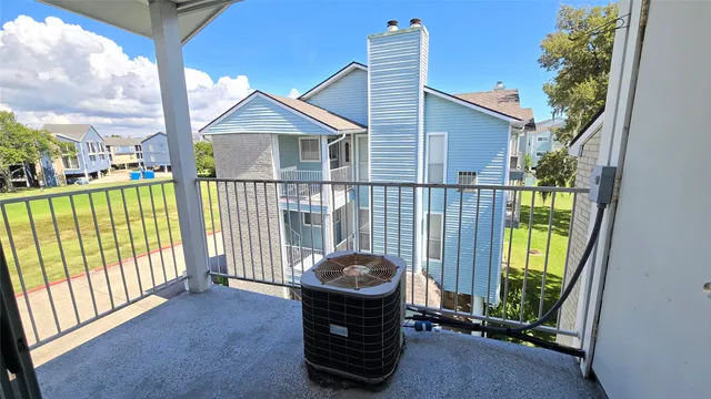 $95,000 | 18617 Egret Bay Boulevard, Unit 504, Houston, TX 77058