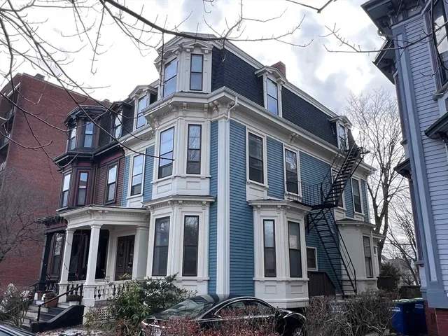 $3,600 | 394 Broadway, Unit 3, Somerville, MA 02145