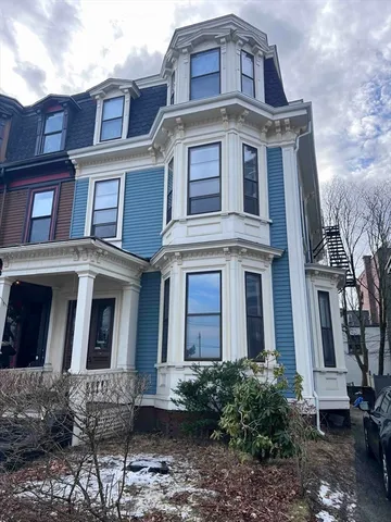 $3,600 | 394 Broadway, Unit 3, Somerville, MA 02145