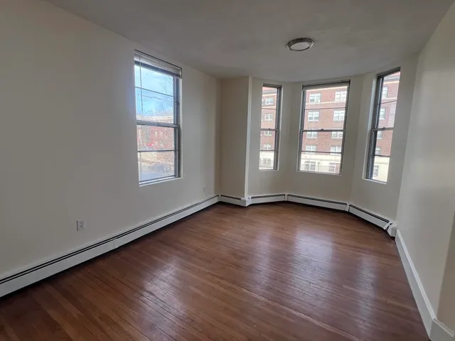 $3,600 | 394 Broadway, Unit 3, Somerville, MA 02145