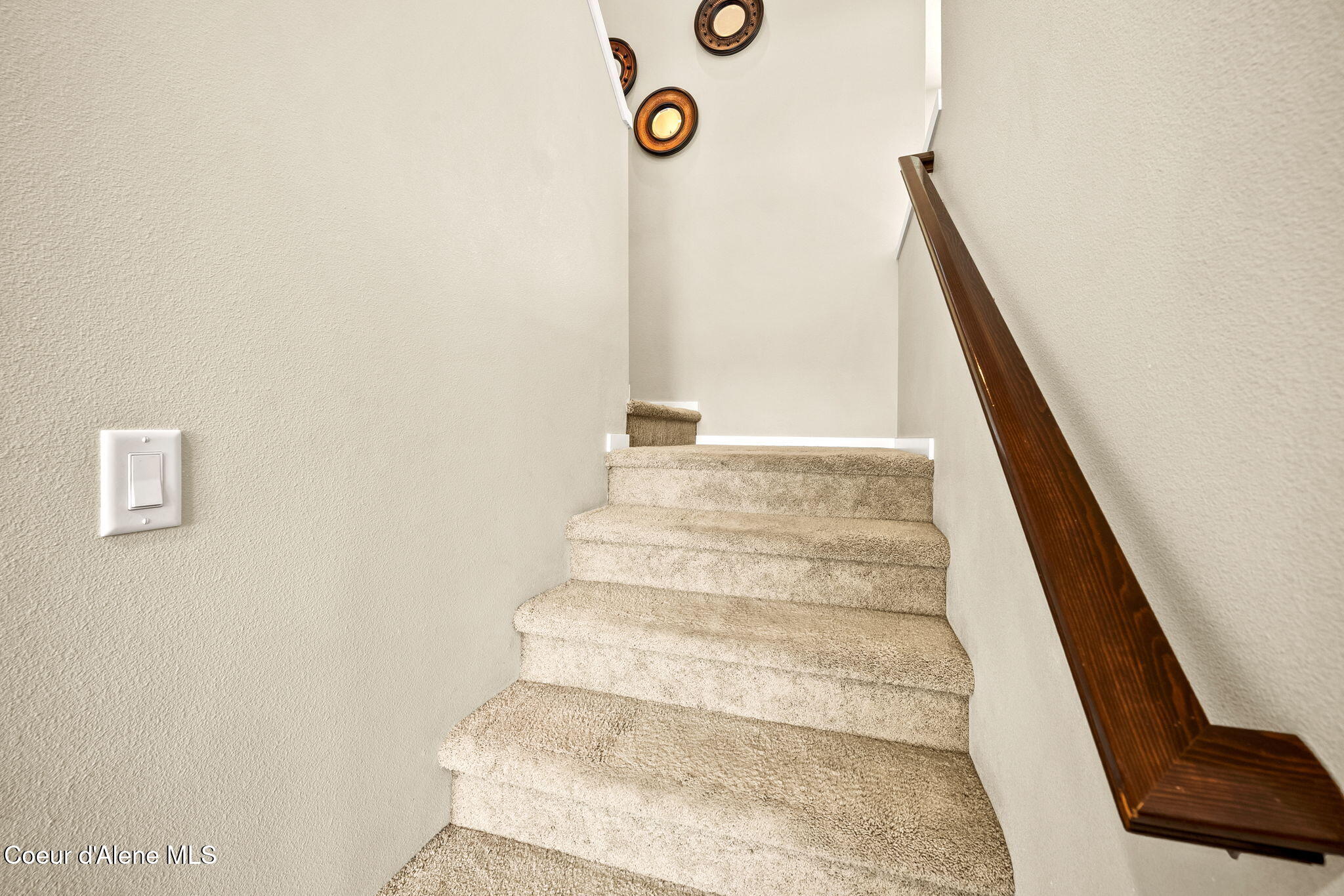 6551 Cornwall Street Coeur D'Alene, ID 83815 - Photo 32 of 53 Stairwell to 2nd FLoor