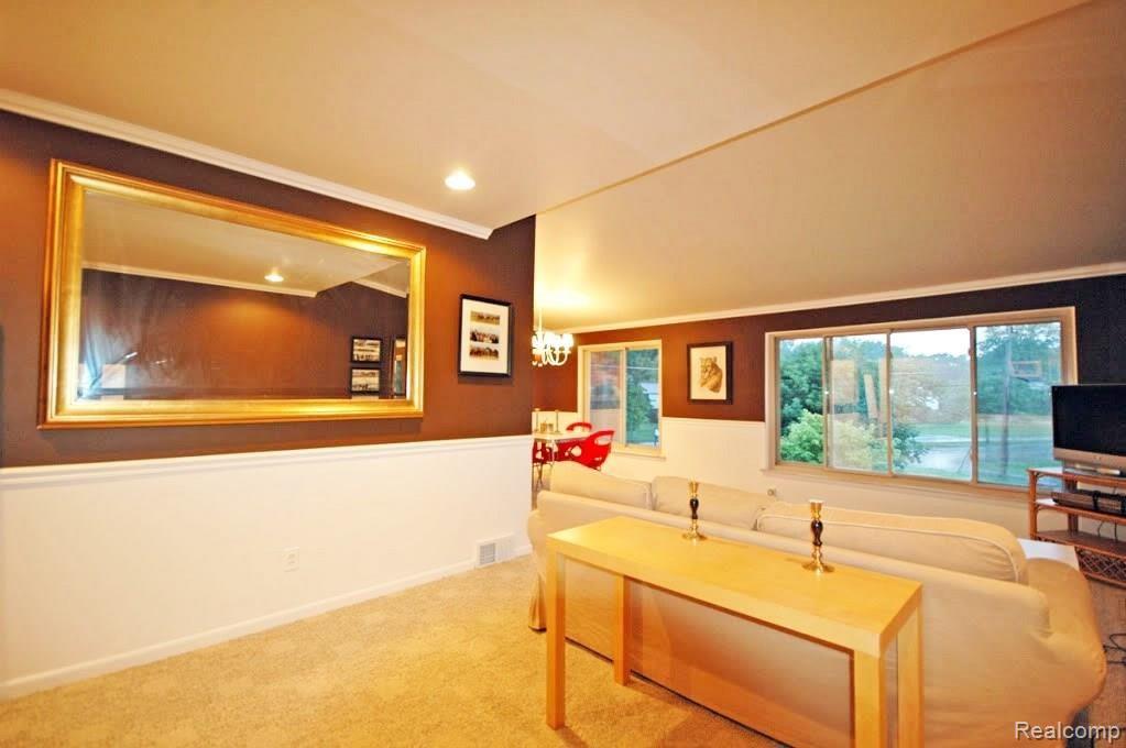982 North Adams Road, Unit 116 Birmingham, MI 48009 - Photo 5 of 6 living room.jpg