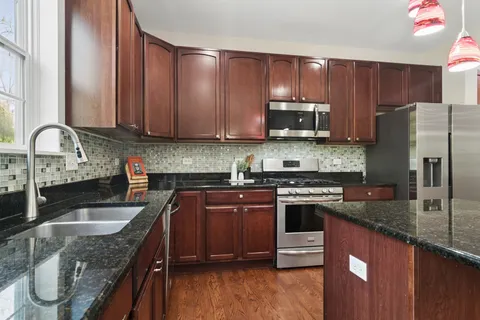 $829,000 | 2313 Avalon Drive, Buffalo Grove, IL 60089