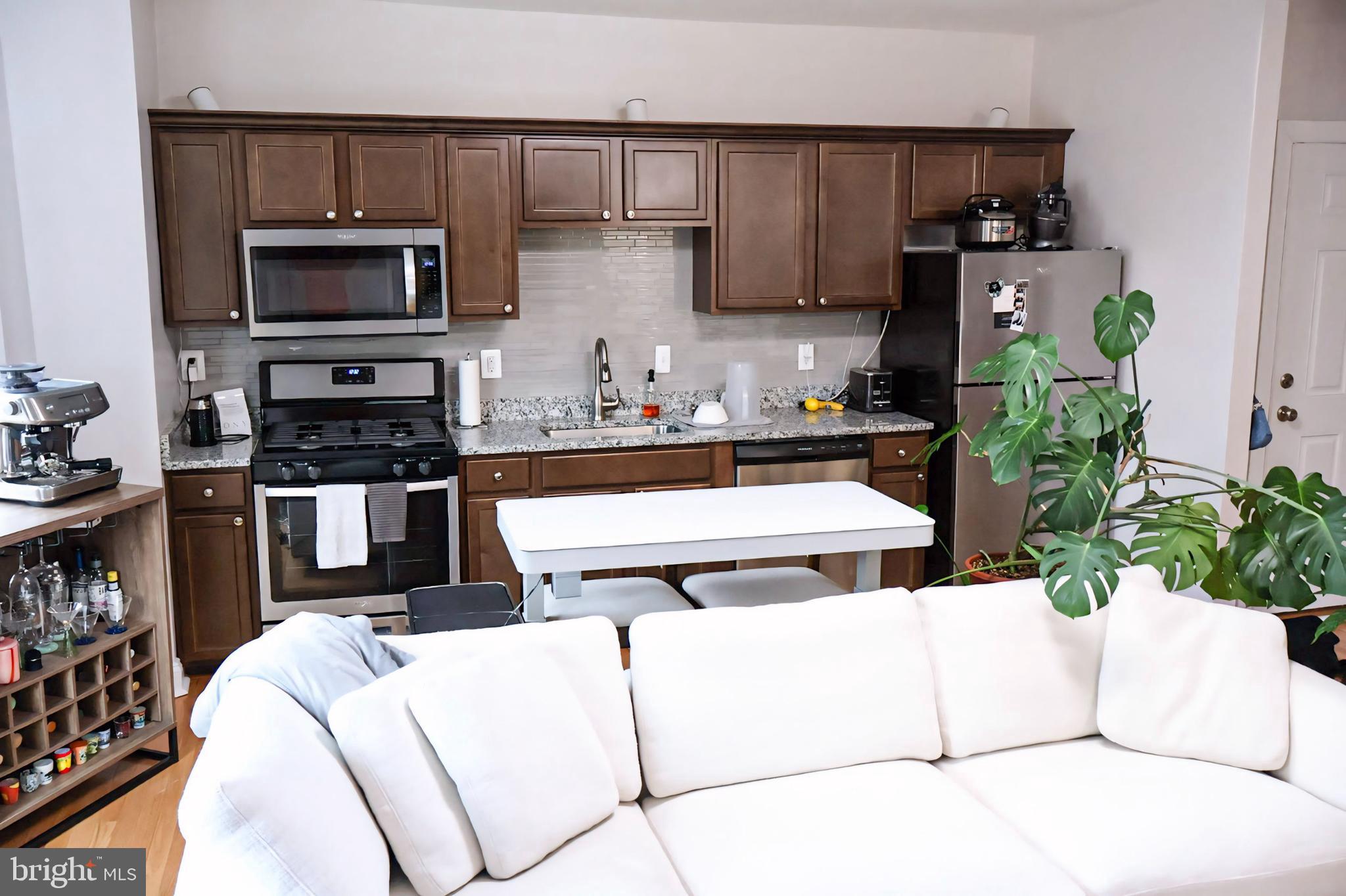 1734 Bolton Street, Unit 3R Baltimore, MD 21217 - Photo 3 of 38