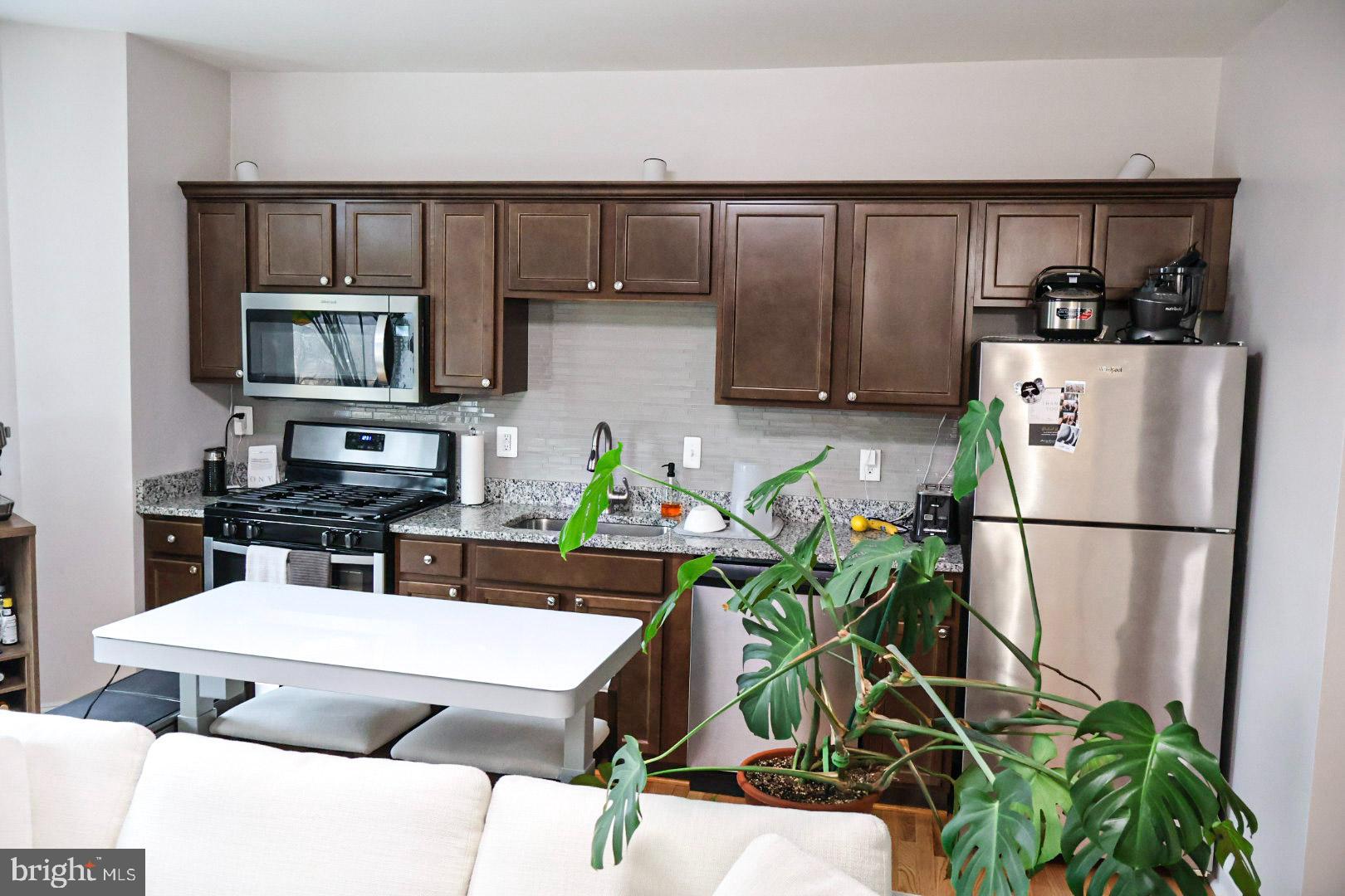 1734 Bolton Street, Unit 3R Baltimore, MD 21217 - Photo 4 of 38