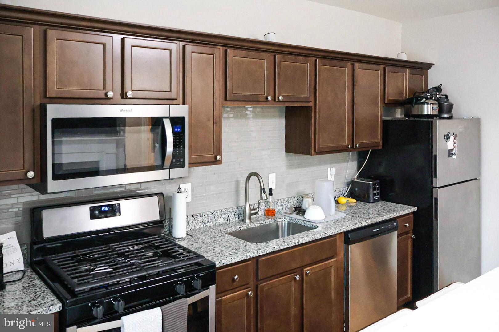 1734 Bolton Street, Unit 3R Baltimore, MD 21217 - Photo 8 of 38