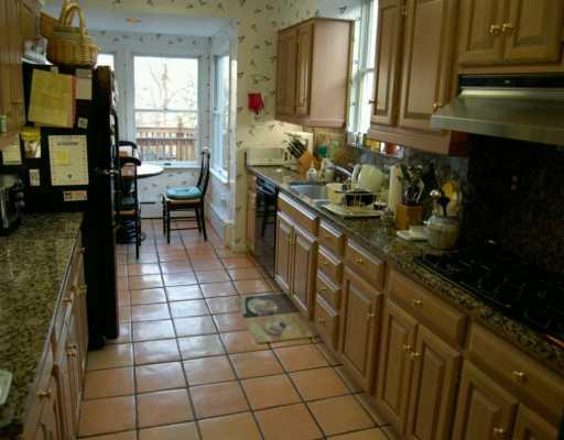 312 Gladstone Road Pittsburgh, PA 15217 - Photo 4 of 8 Kitchen.