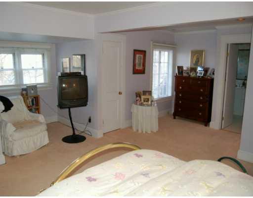 312 Gladstone Road Pittsburgh, PA 15217 - Photo 5 of 8 Master Bedroom.