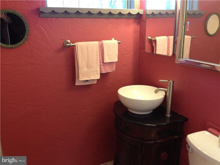 2900 Gelena Road Philadelphia, PA 19152 - Photo 14 of 21 Bathroom