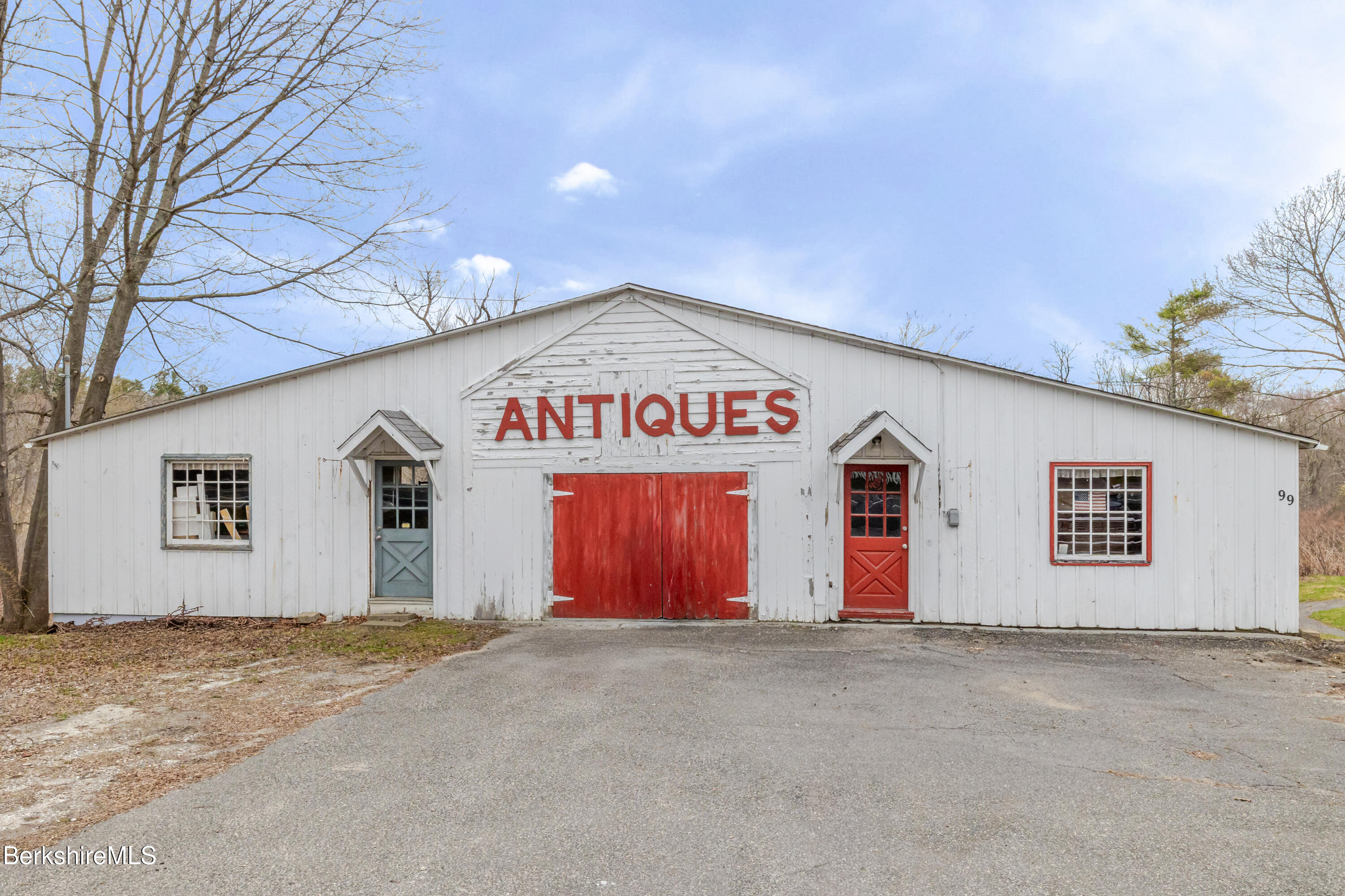 107 South Main Street Sheffield, MA 01257 - Photo 7 of 28 _J5A1107