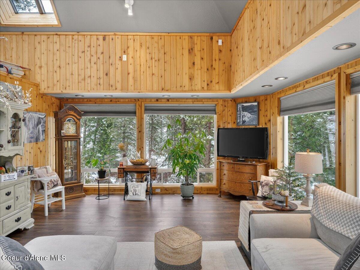 483 Paradise Road Pinehurst, ID 83850 - Photo 13 of 80 Custom Energy Efficient Blinds