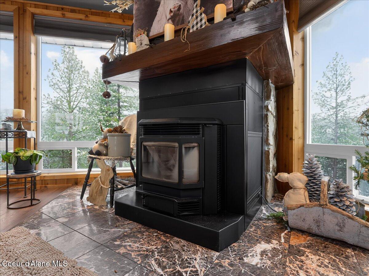 483 Paradise Road Pinehurst, ID 83850 - Photo 14 of 80 Fireplace Mantle