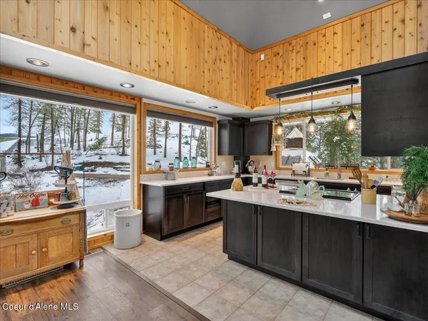 $1,399,900 | 483 Paradise Road, Pinehurst, ID 83850