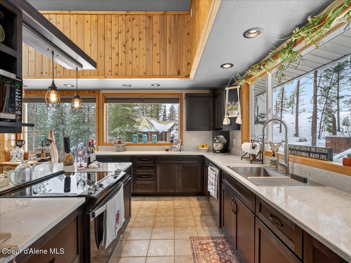 483 Paradise Road Pinehurst, ID 83850 - Photo 21 of 80 Kitchen