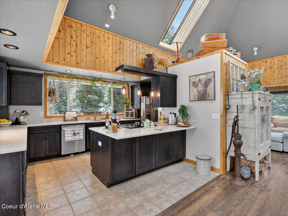 483 Paradise Road Pinehurst, ID 83850 - Photo 24 of 80 Breakfast Bar