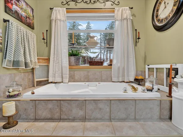 $1,399,900 | 483 Paradise Road, Pinehurst, ID 83850