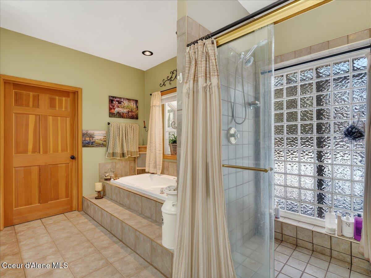 483 Paradise Road Pinehurst, ID 83850 - Photo 29 of 80 Large Walk In Shower