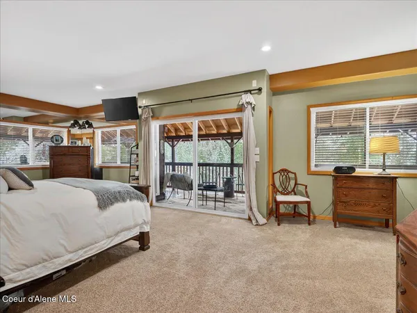 $1,499,900 | 483 Paradise Road, Pinehurst, ID 83850