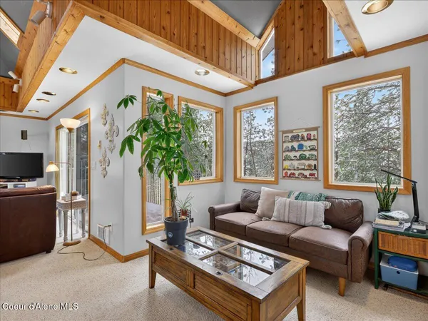 $1,399,900 | 483 Paradise Road, Pinehurst, ID 83850