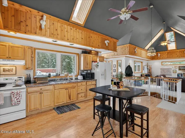 $1,399,900 | 483 Paradise Road, Pinehurst, ID 83850
