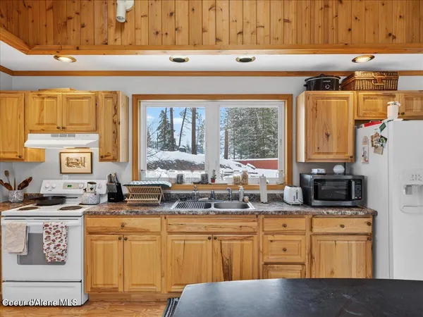 $1,499,900 | 483 Paradise Road, Pinehurst, ID 83850