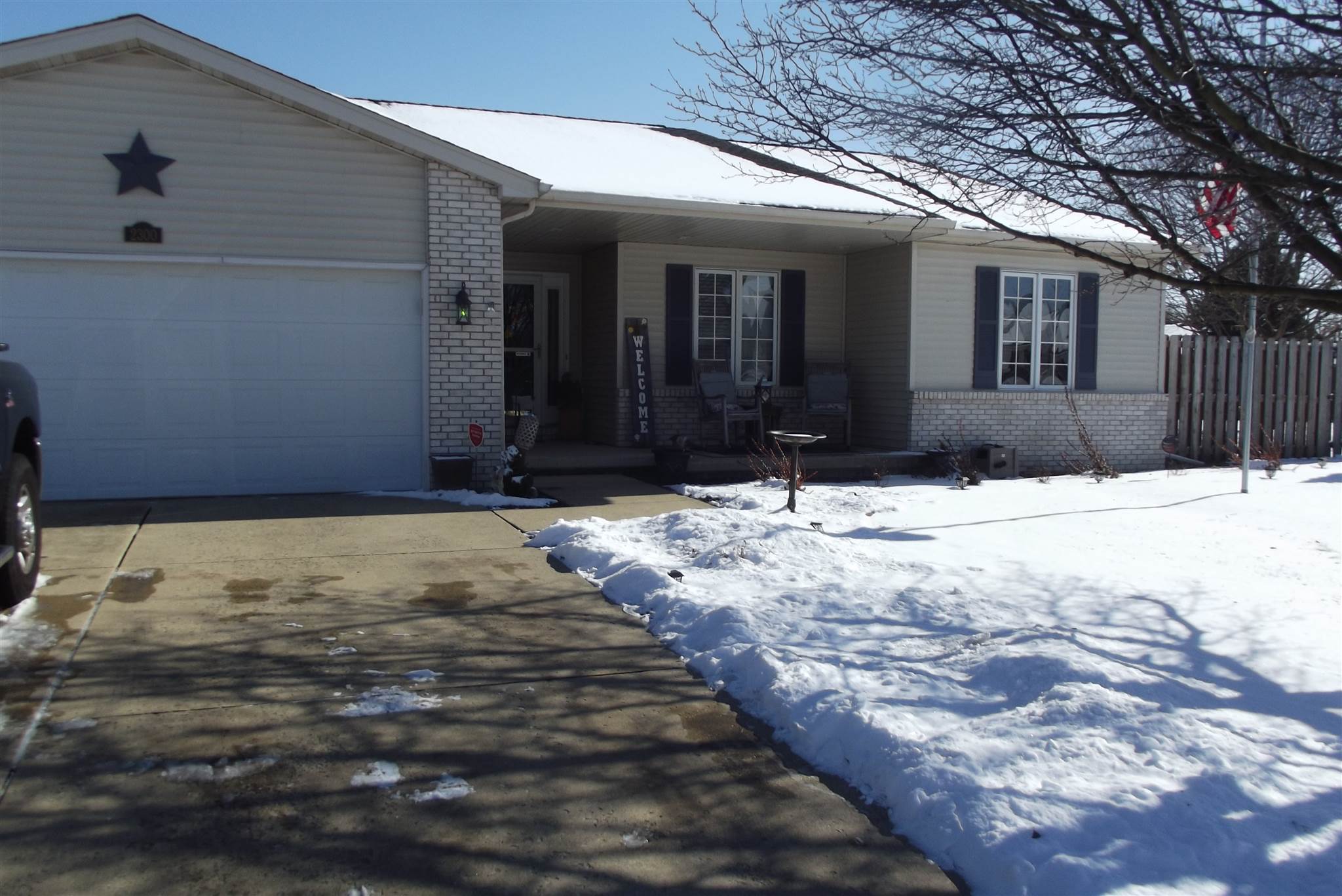2300 Harrier Road Springfield, IL 62711 - Photo 2 of 19