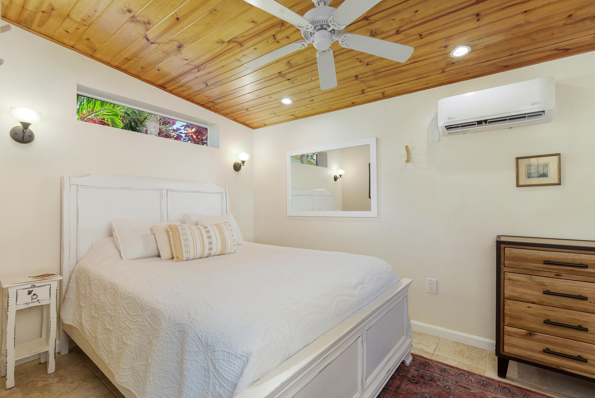 714 Sunset Road West Palm Beach, FL 33401 - Photo 21 of 31 Guest Cottage Bedroom