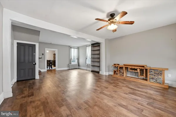 a view of livingroom with hardwood floor and ceiling fan