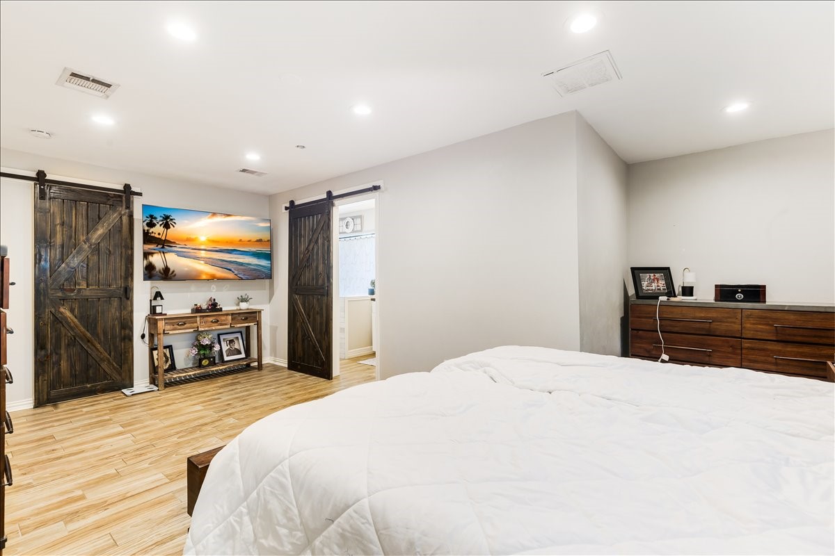 3809 Wingtail Way Pearland, TX 77584 - Photo 12 of 29 a bedroom with a bed and a large window