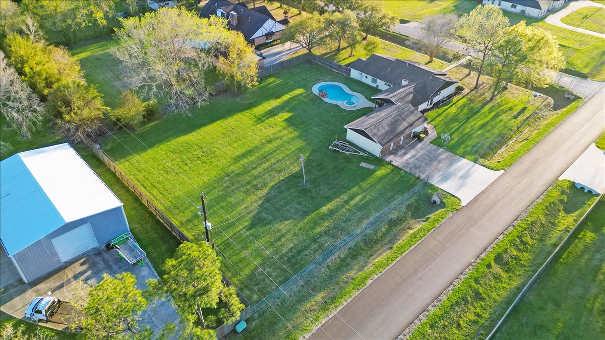 3809 Wingtail Way Pearland, TX 77584 - Photo 19 of 29 a view of an outdoor space