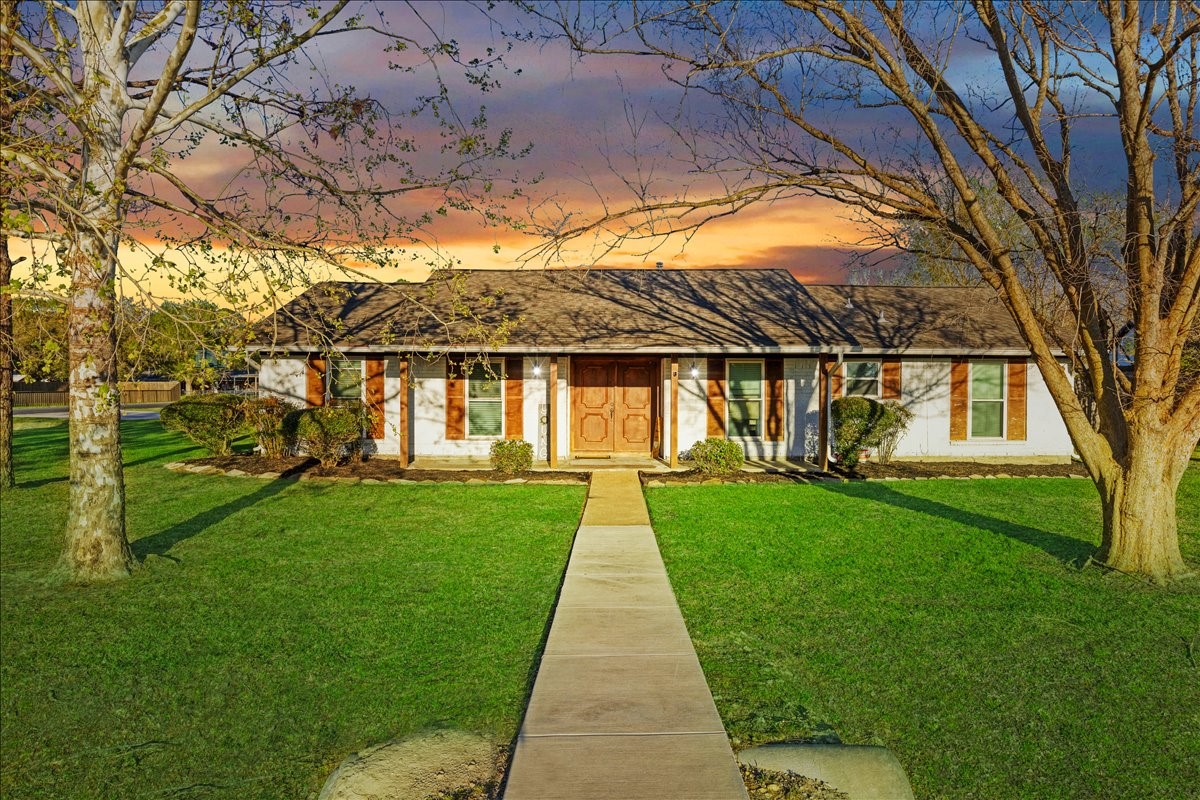 3809 Wingtail Way Pearland, TX 77584 - Photo 2 of 29 a front view of a house with yard