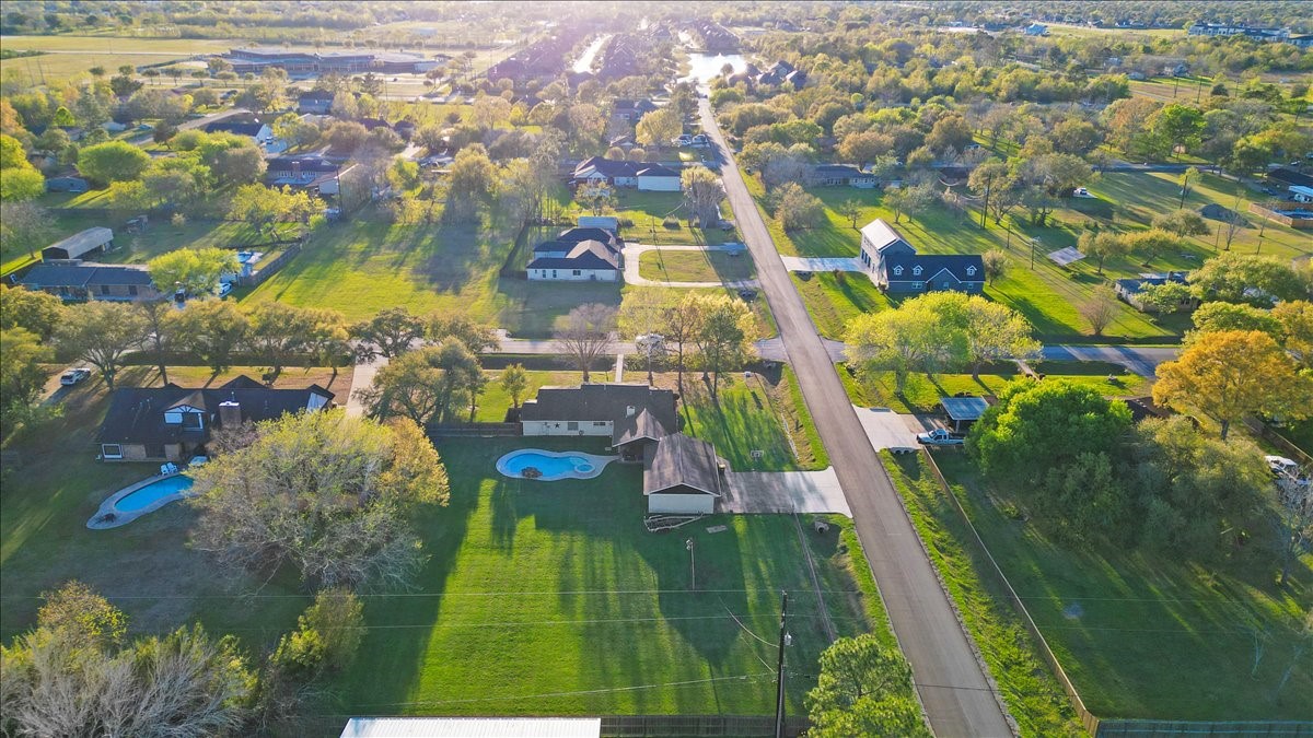 3809 Wingtail Way Pearland, TX 77584 - Photo 28 of 29 a view of swimming pool