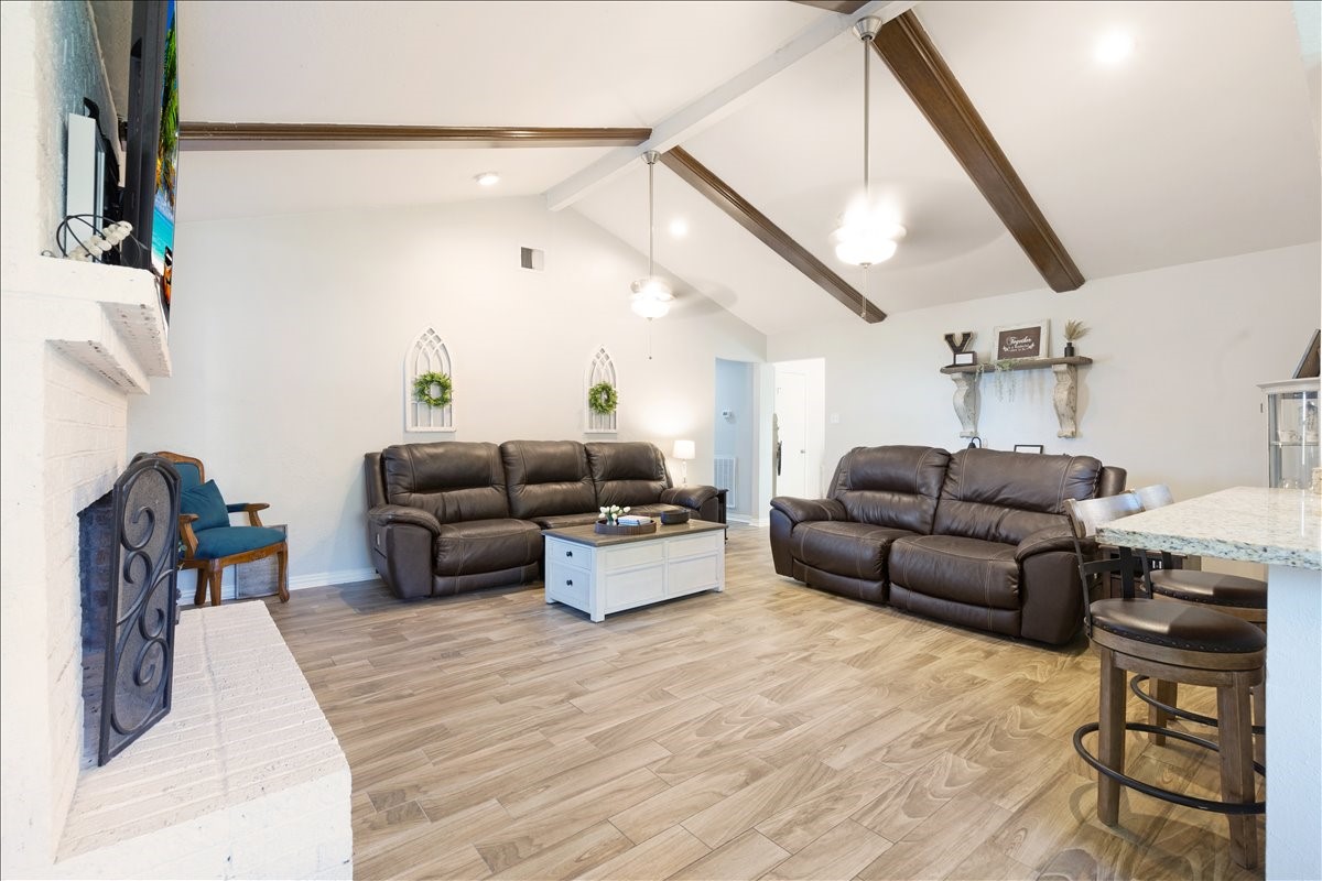 3809 Wingtail Way Pearland, TX 77584 - Photo 9 of 29 a living room with furniture and a flat screen tv