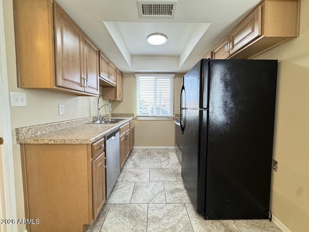 948 South Alma School Road, Unit 9 Mesa, AZ 85210 - Photo 6 of 17 3618C44D-8D85-41CA-97BD-F0E47EC93060_1_1