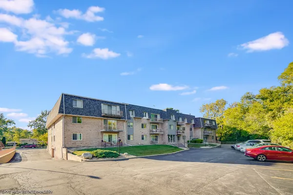 $133,900 | 18855 Burnham Avenue, Unit 234, Lansing, IL 60438