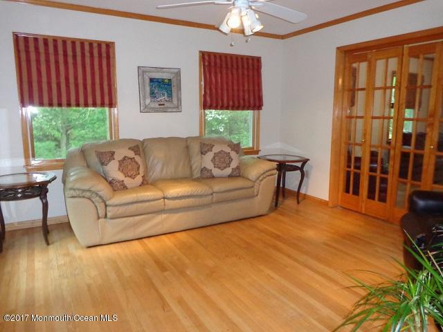 98 Mary Bell Road Manahawkin, NJ 08050 - Photo 4 of 23 98 Mary Bell Living Room