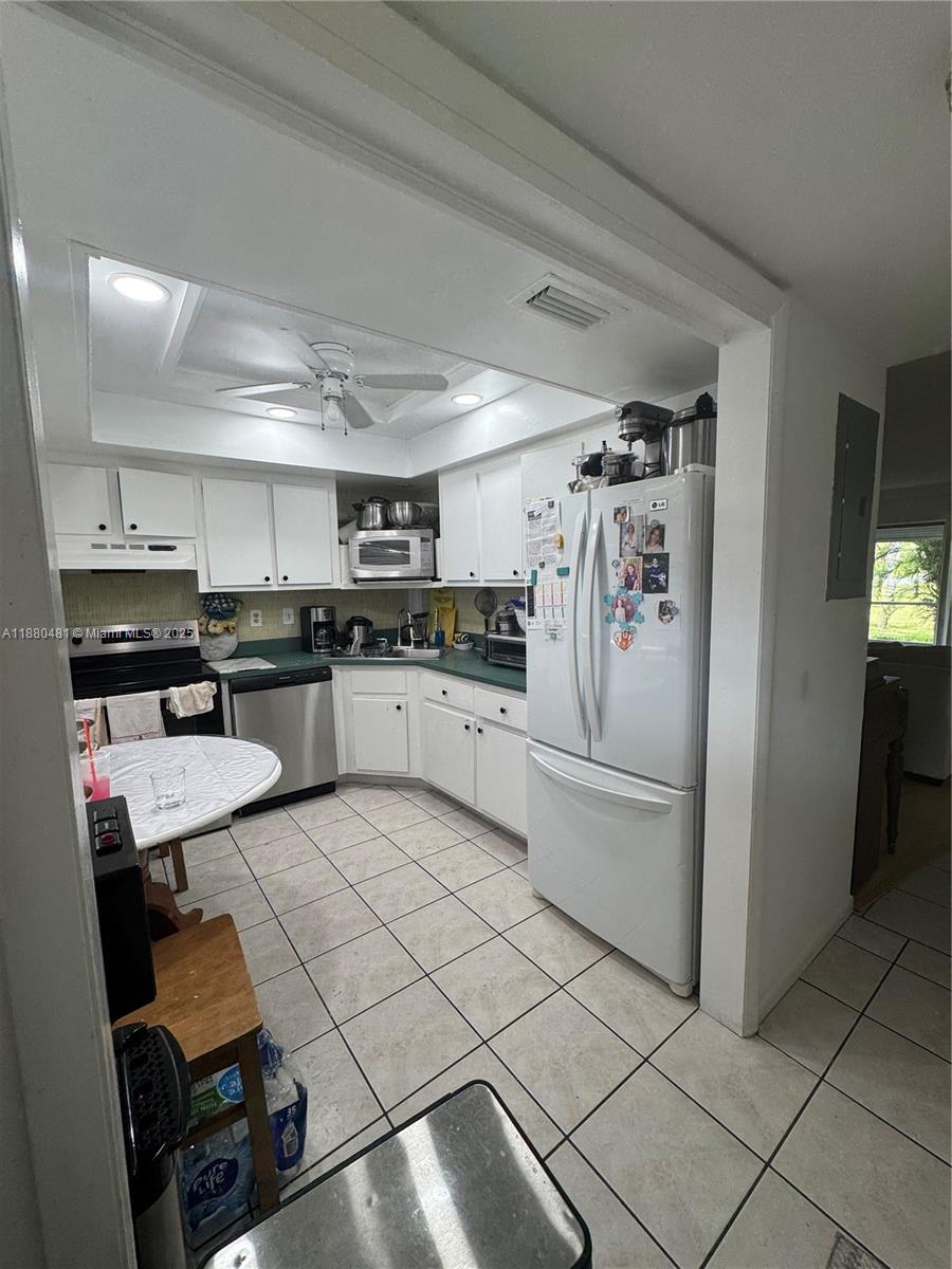 10 Southeast 13th Street, Unit A3 Boca Raton, FL 33432 - Photo 2 of 11 Gallery Image 2