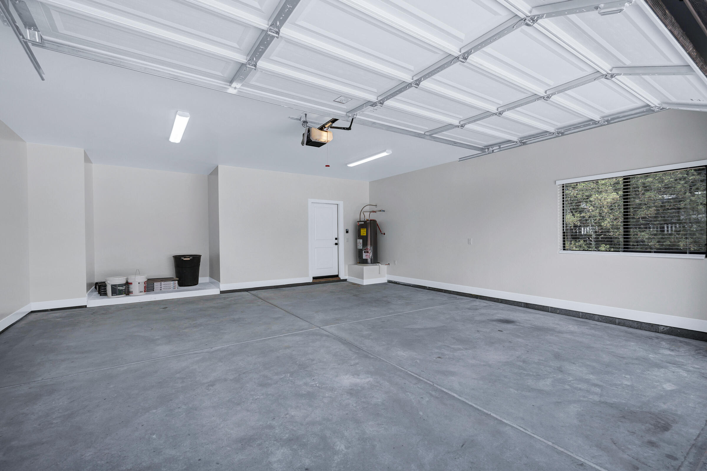 1105 East Frontier Street Payson, AZ 85541 - Photo 25 of 26 a view of an empty room with a window