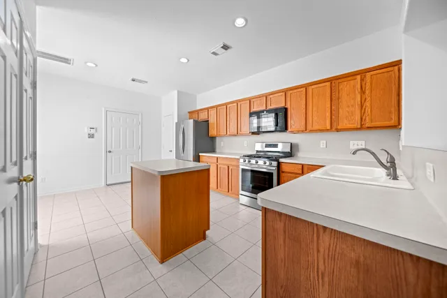 $299,900 | 91 North Avonlea Circle, The Woodlands, TX 77382