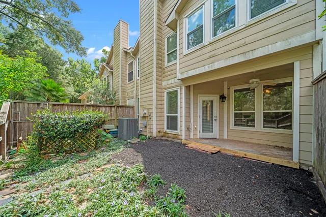 $299,900 | 91 North Avonlea Circle, The Woodlands, TX 77382