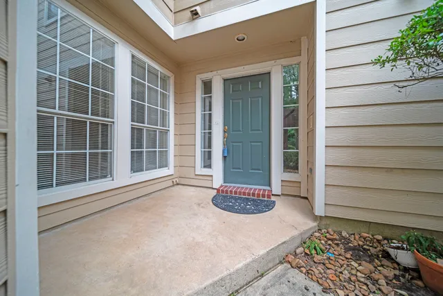$299,900 | 91 North Avonlea Circle, The Woodlands, TX 77382