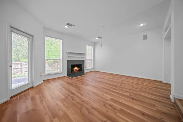 $299,900 | 91 North Avonlea Circle, The Woodlands, TX 77382