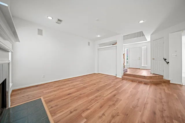 $299,900 | 91 North Avonlea Circle, The Woodlands, TX 77382