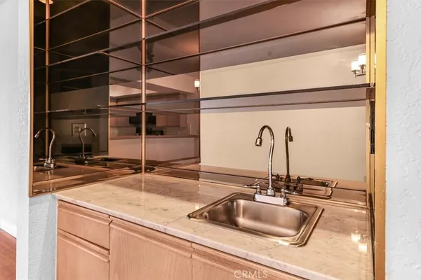 $4,200 | 10650 Kinnard Avenue, Unit 206, Los Angeles, CA 90024