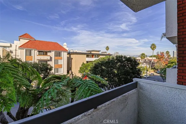 $4,200 | 10650 Kinnard Avenue, Unit 206, Los Angeles, CA 90024