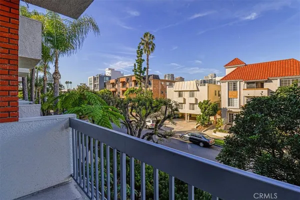 $4,200 | 10650 Kinnard Avenue, Unit 206, Los Angeles, CA 90024