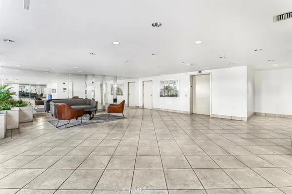 $4,200 | 10650 Kinnard Avenue, Unit 206, Los Angeles, CA 90024