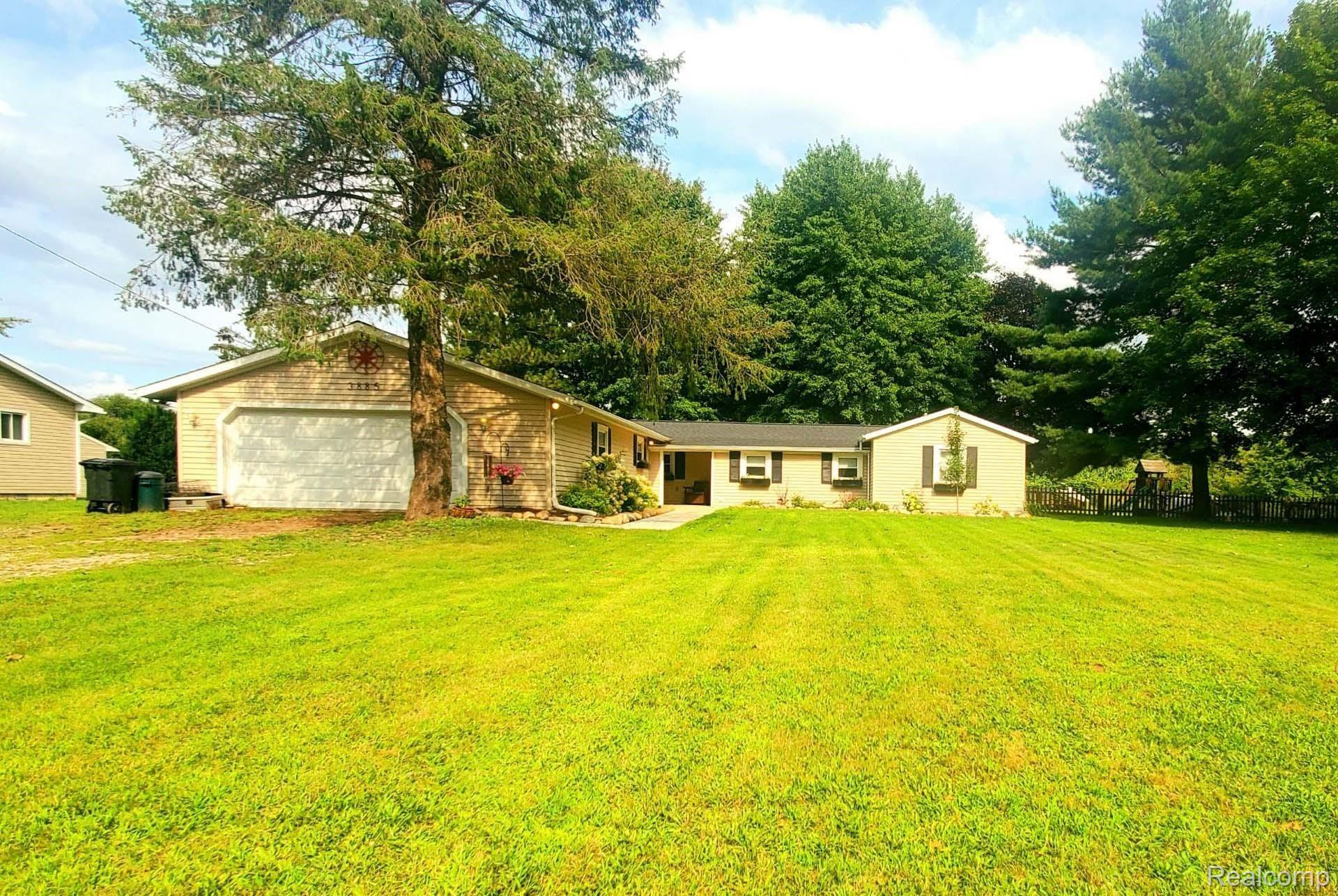 3885 Lippincott Road Lapeer, MI 48446 - Photo 3 of 26 Lippincott front3.jpg