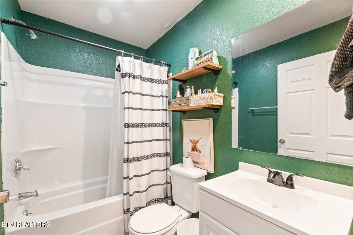 236 Sandy Hill Road La Follette, TN 37766 - Photo 14 of 16 bathroom 2