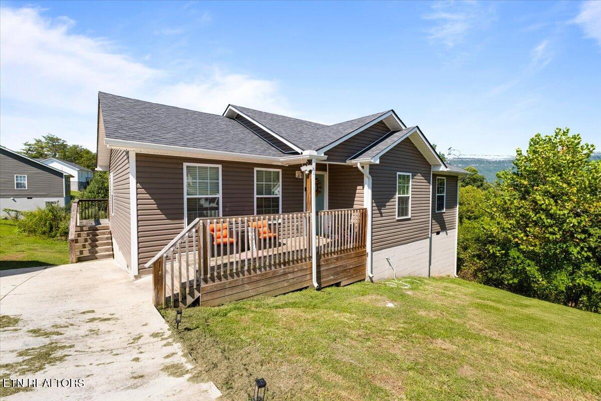 236 Sandy Hill Road La Follette, TN 37766 - Photo 2 of 16 Front